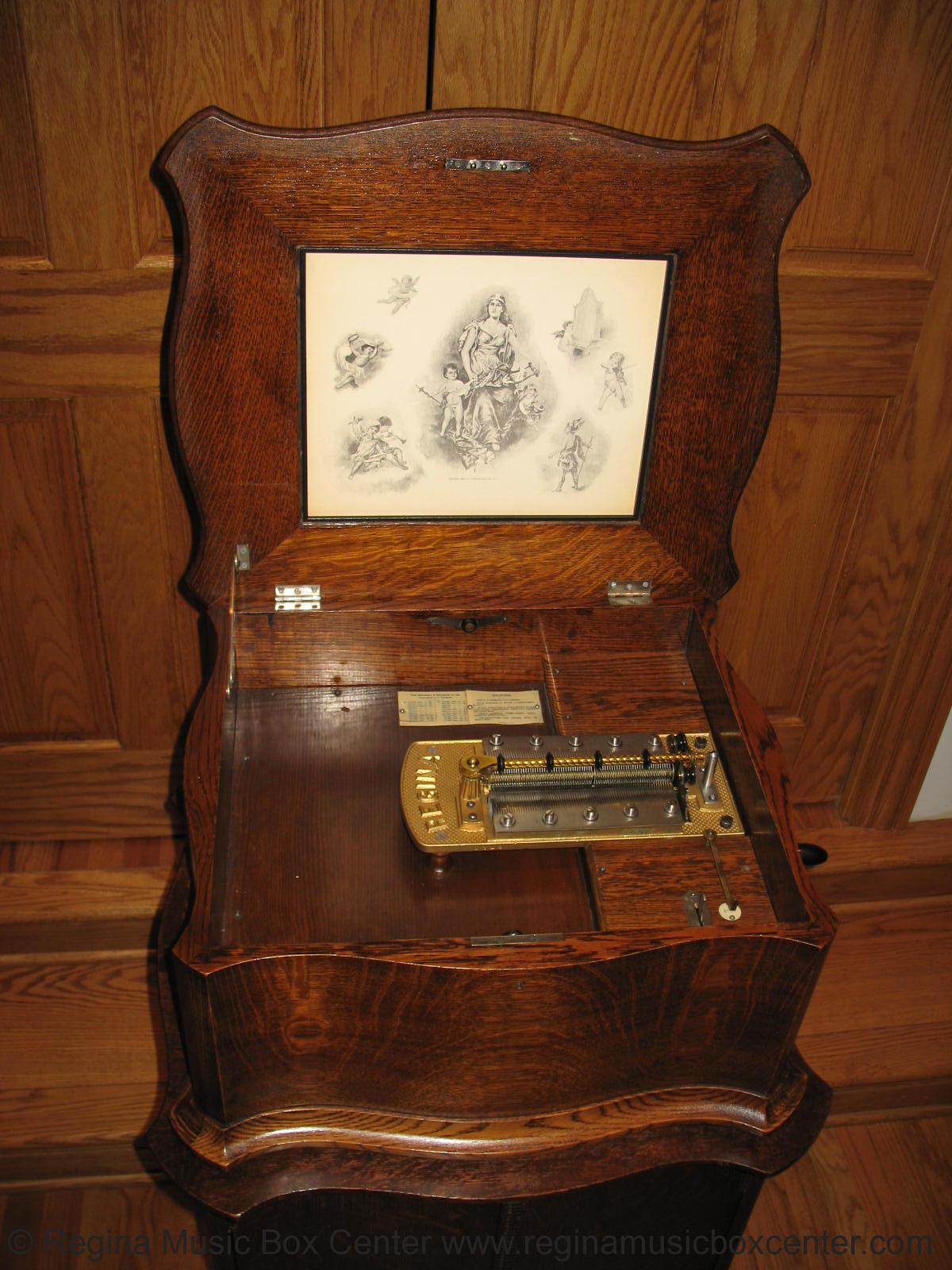 Regina Music Box Center REGINA 151/2" OAK SERPENTINE DISC MUSIC BOX